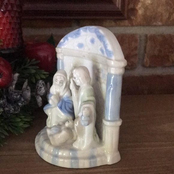 Vintage Blue Porcelain Nativity Holy Family - Picture 3 of 5